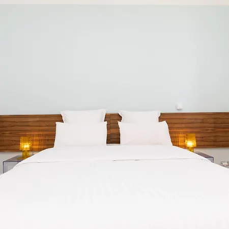 Palais Area: Modern 4 Bedrooms/ 4 Baths アパート