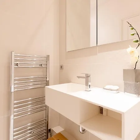 Palais Area: Modern 4 Bedrooms/ 4 Baths * カンヌ