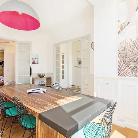 Palais Area: Modern 4 Bedrooms/ 4 Baths *