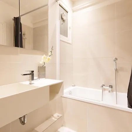 Palais Area: Modern 4 Bedrooms/ 4 Baths * カンヌ