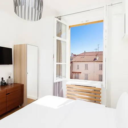 Palais Area: Modern 4 Bedrooms/ 4 Baths カンヌ