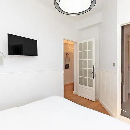 Palais Area: Modern 4 Bedrooms/ 4 Baths アパート カンヌ