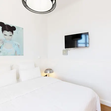 Palais Area: Modern 4 Bedrooms/ 4 Baths アパート