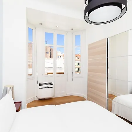 Palais Area: Modern 4 Bedrooms/ 4 Baths * カンヌ