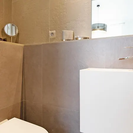 アパート Palais Area: Modern 4 Bedrooms/ 4 Baths