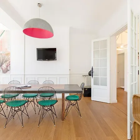 Palais Area: Modern 4 Bedrooms/ 4 Baths アパート カンヌ